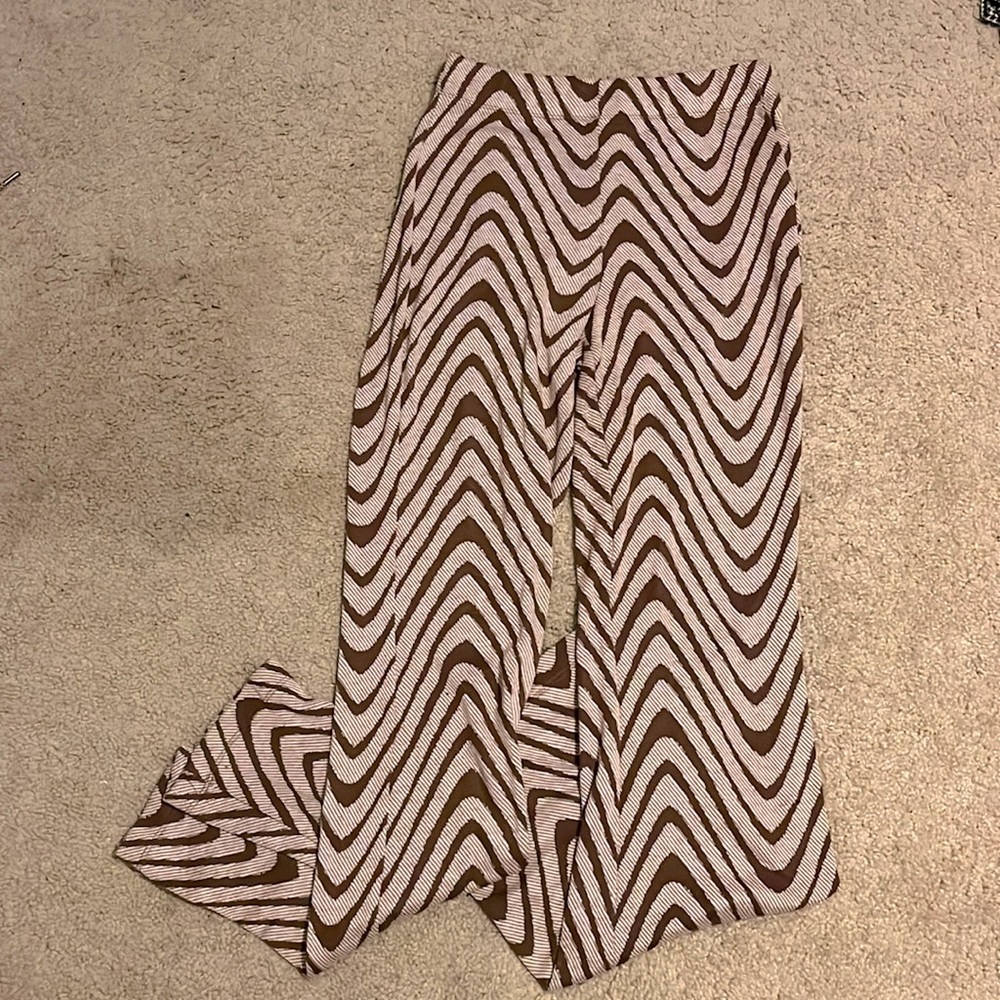 Brown zig zag print pants. Size Medium.